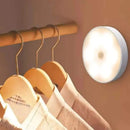 Luz de Sensor de Movimento - Ilumine Interiores Casa Farfelle  75 (Iluminação)  Casa Farfelle