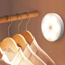 Luz de Sensor de Movimento - Ilumine Interiores Casa Farfelle  95 (Iluminação)  Casa Farfelle