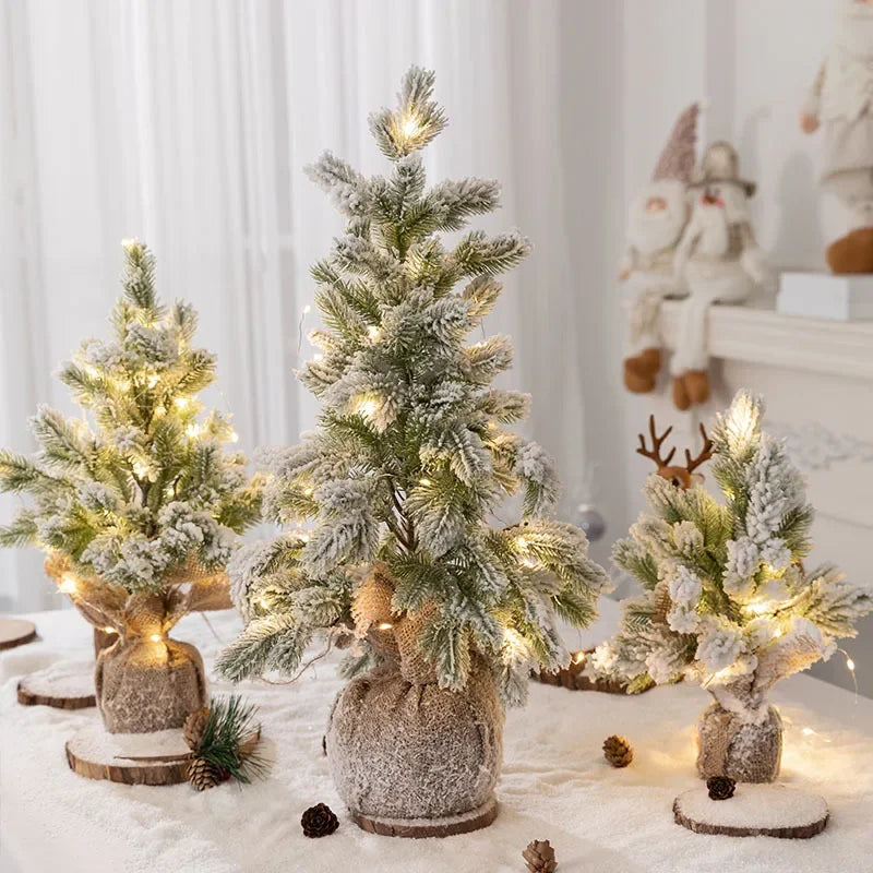 Árvore de Natal Artificial com Neve e Luzes Quentes de Mesa Lenogue - Casa Farfelle