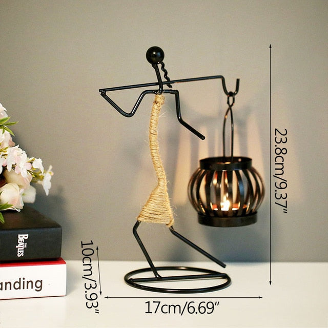 Castiçal em Escultura Africana em Metal e Sisal - Casa Farfelle