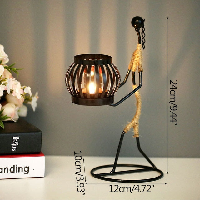 Castiçal em Escultura Africana em Metal e Sisal - Casa Farfelle