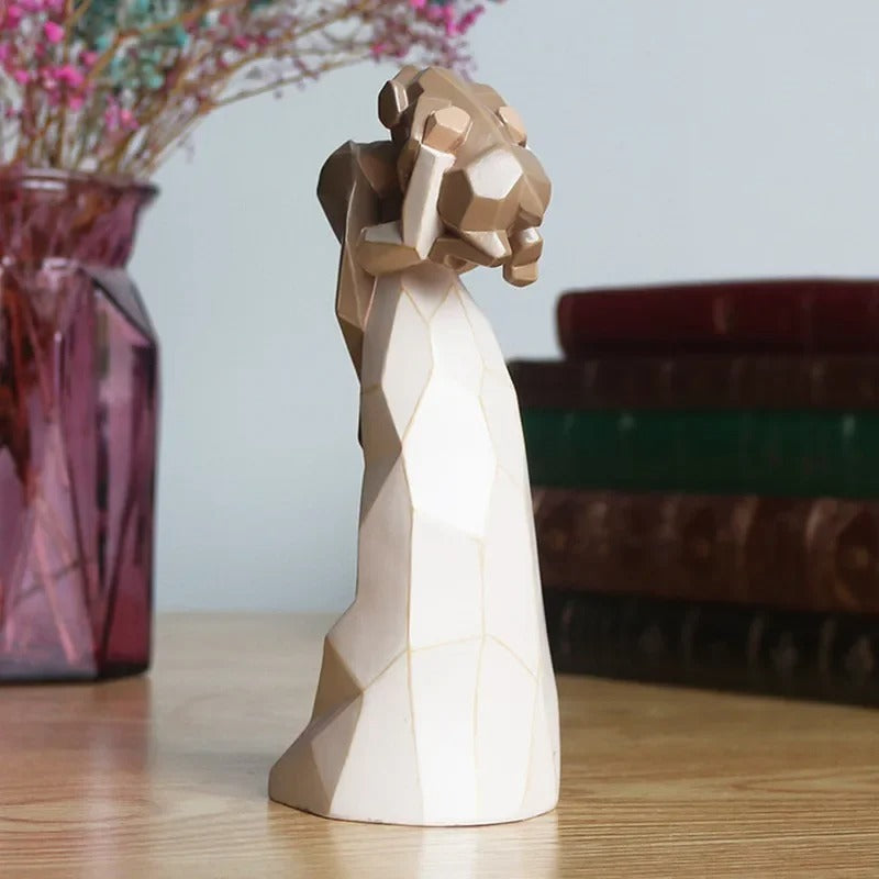 Escultura de Resina Menina com Cachorro - Decoração Esculpida à Mão - Casa Farfelle