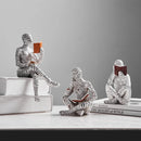 Escultura Mulher Lendo Livro - Casa Farfelle