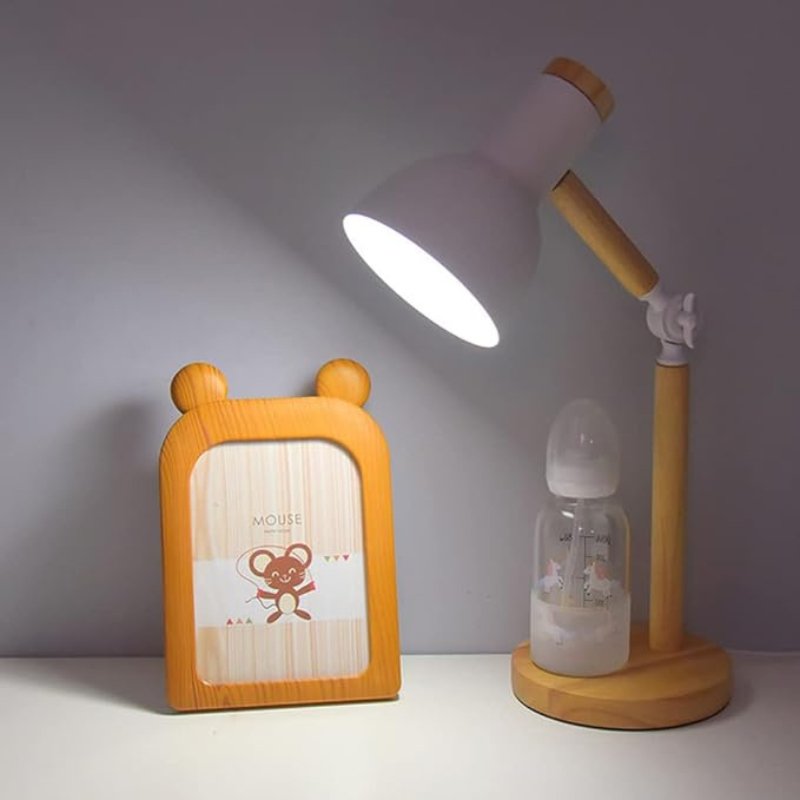 Luminária de Mesa Articulada Acabamento em Madeira - Casa Farfelle