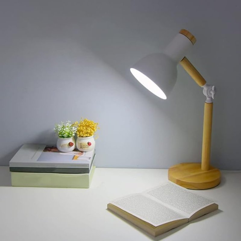 Luminária de Mesa Articulada Acabamento em Madeira - Casa Farfelle