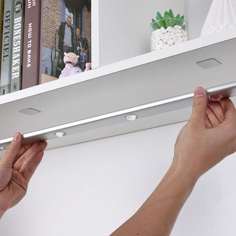 Luminária LED Ultra Fina com Sensor de Movimento - Casa Farfelle